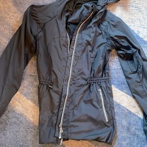 Black lululemon rain coat with adjustable waist hooded